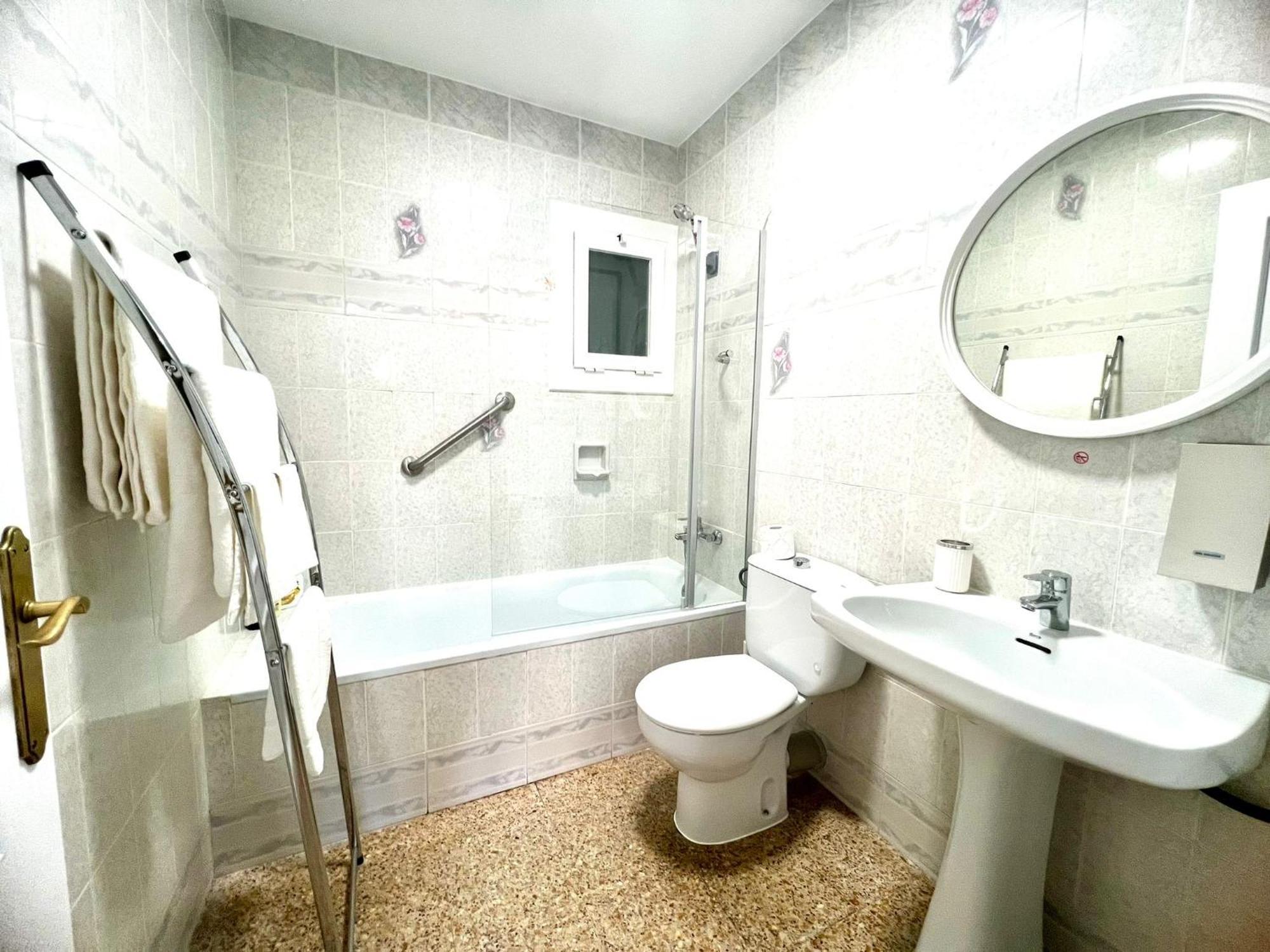 Escondite Central Con Terraza Compartida En La Azotea Roses Exterior foto