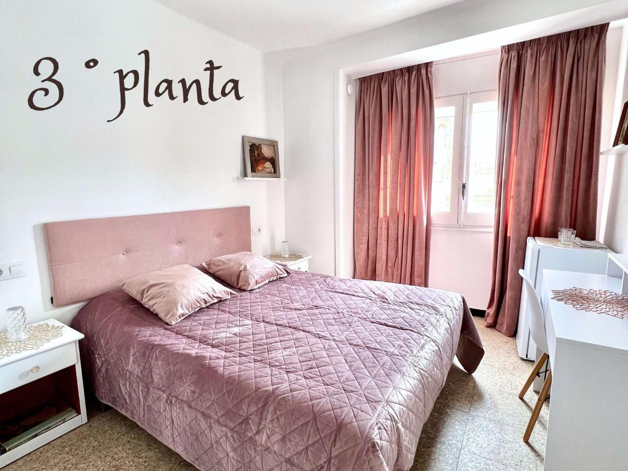 Escondite Central Con Terraza Compartida En La Azotea Roses Exterior foto